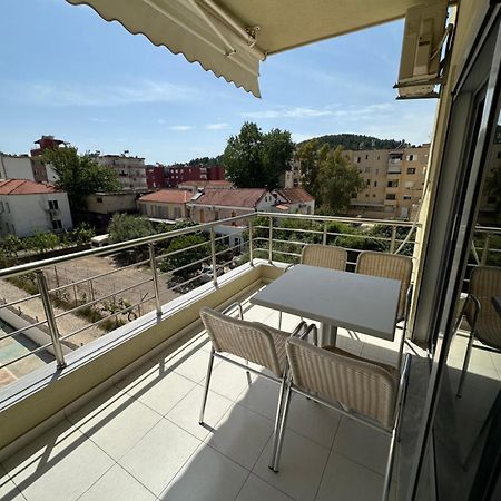 Apartments Piazza Himare Bagian luar foto