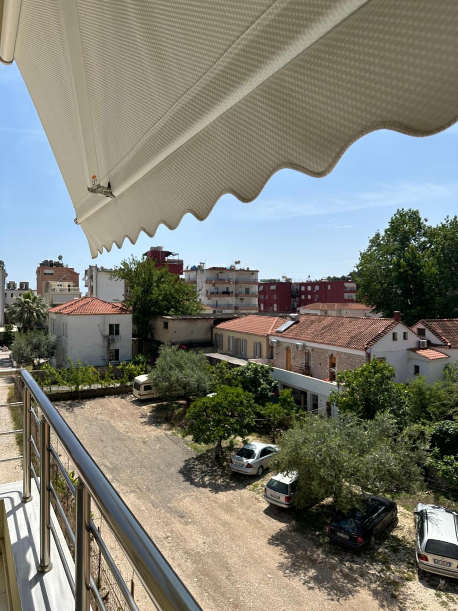 Apartments Piazza Himare Bagian luar foto