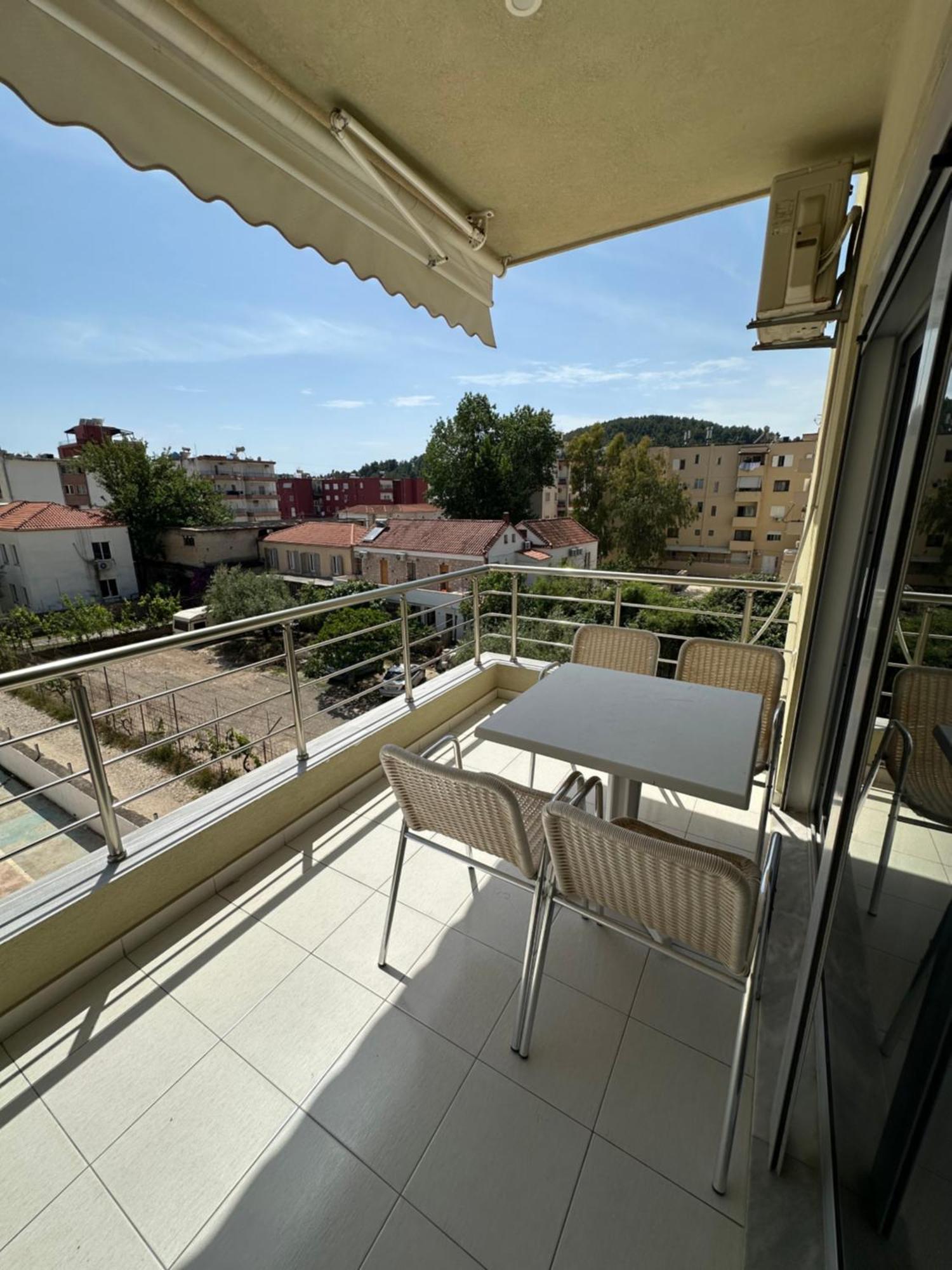 Apartments Piazza Himare Bagian luar foto
